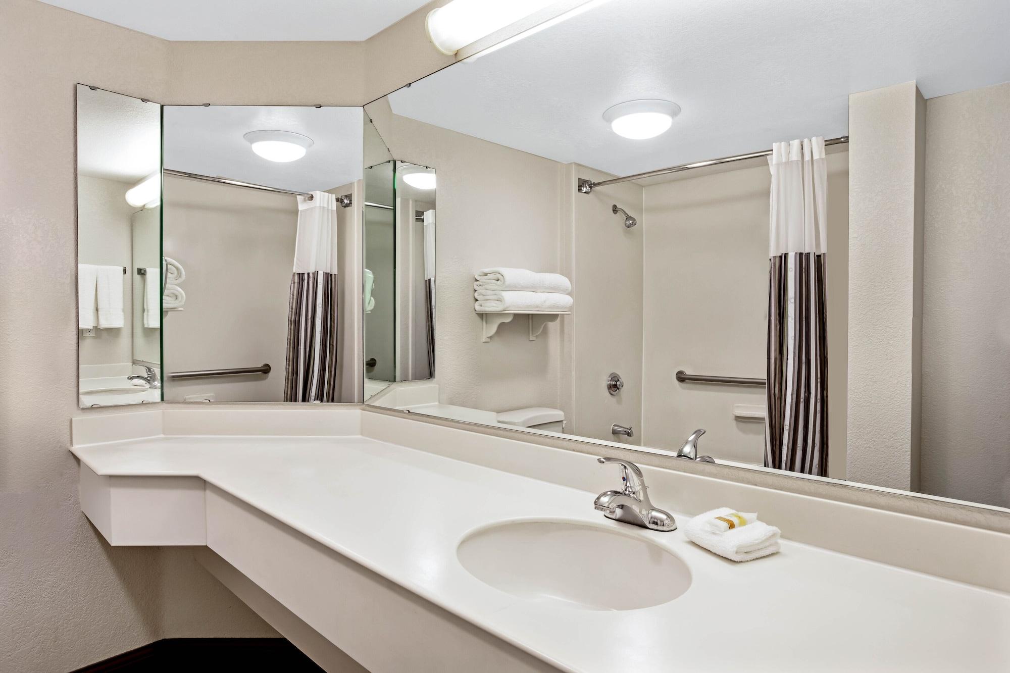 La Quinta By Wyndham Indianapolis Airport Plainfield Hotel Exterior foto