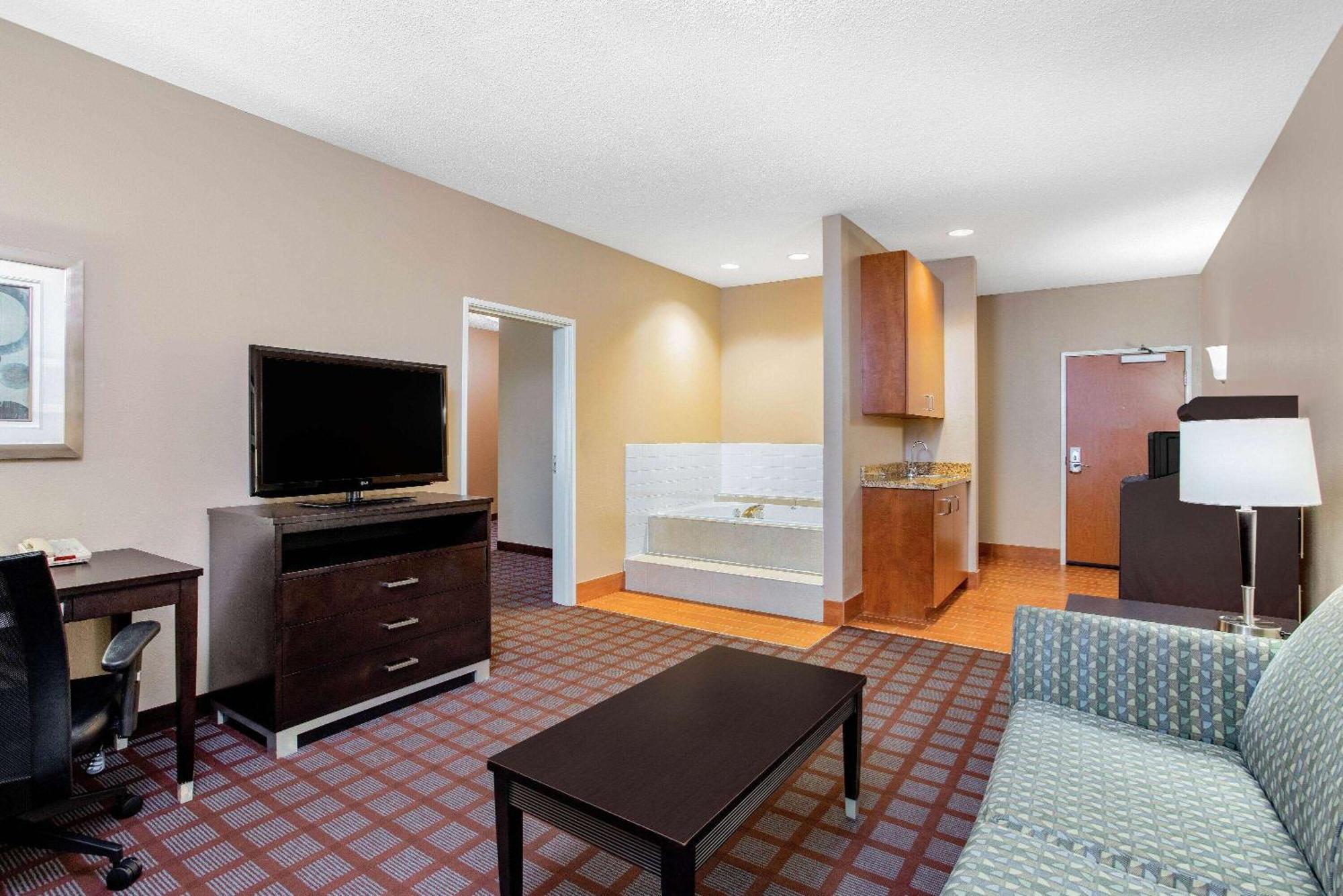 La Quinta By Wyndham Indianapolis Airport Plainfield Hotel Exterior foto